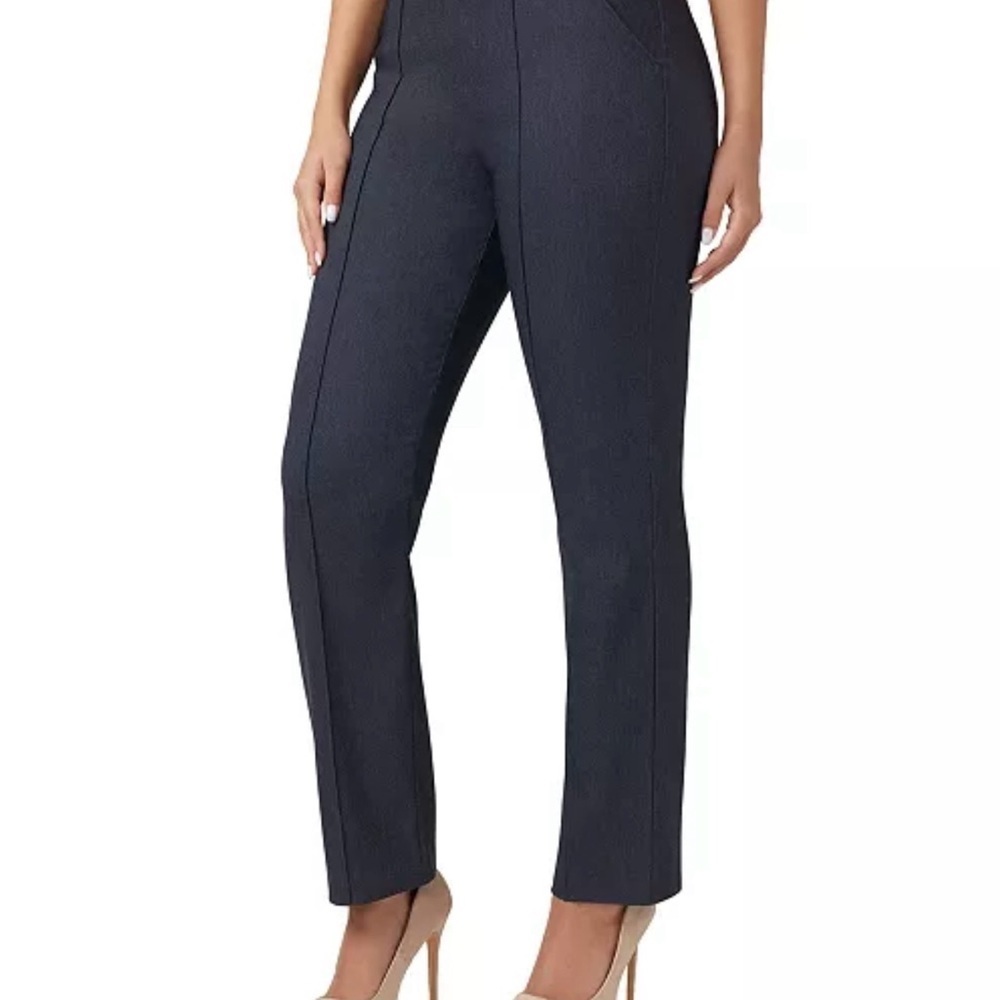 NWT Hue
Women's Pull-On Mid-Rise Denim Leggings Large - Picture 2 of 6